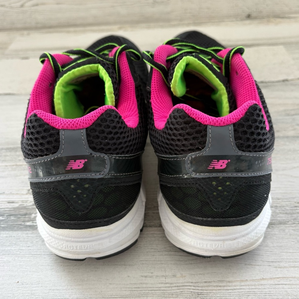 New Balance Women’s Size 10 Style 750 v2 Running Shoes Lightweight Low Top - Picture 9 of 10